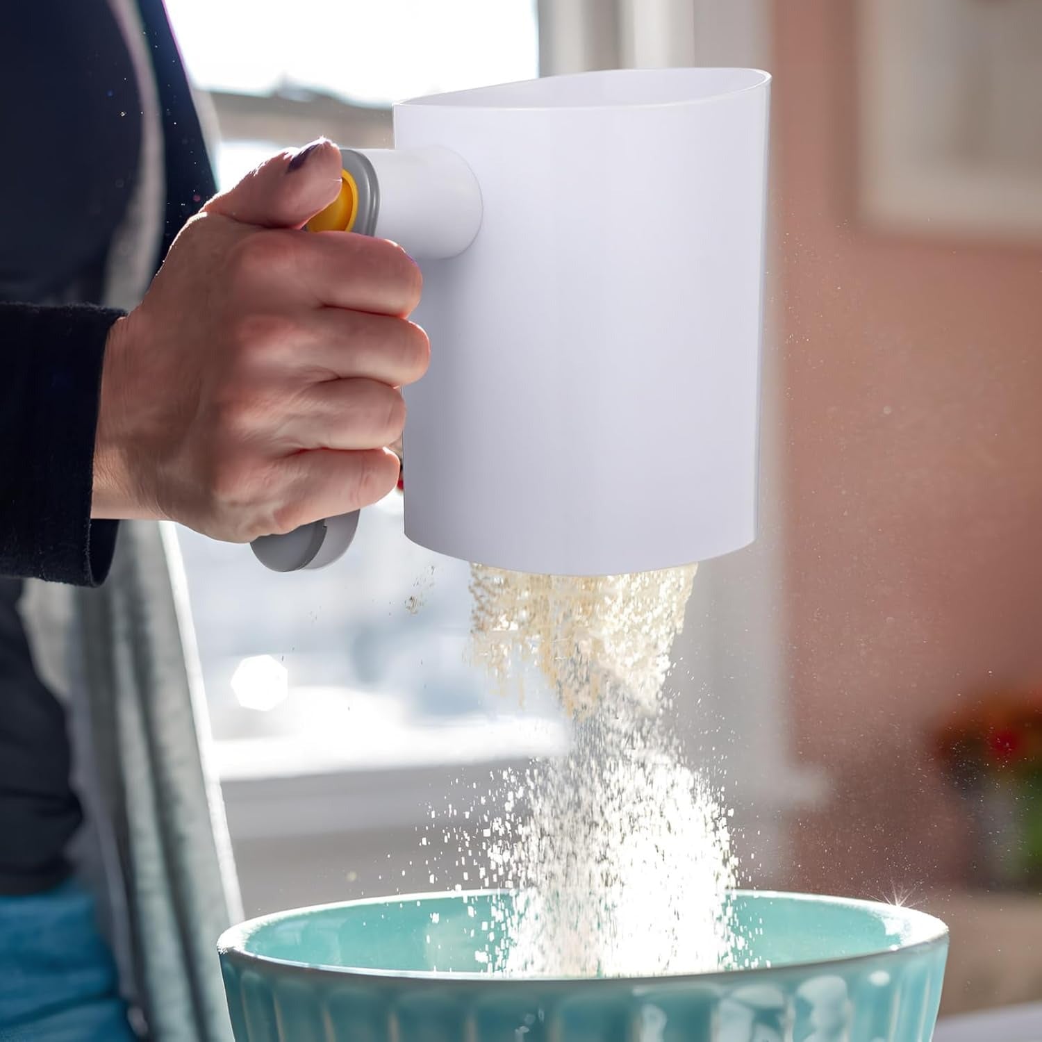 Compact Electric Flour Sifter